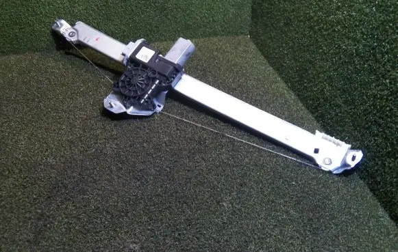 Fiat Talento Front door manual window regulator 807216280R 93867659 128001502B