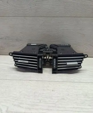 Mercedes-Benz E W212 Dash center air vent grill A2128302554 06825001