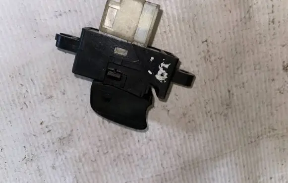 Nissan Primera Electric window control switch 0422z