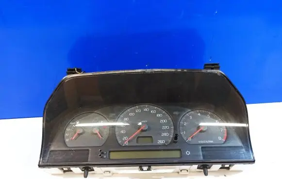 Volvo XC70 Speedometer (instrument cluster) 9168144 9472725
