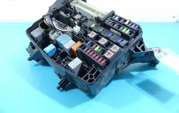 Toyota Avensis T270 Fuse box set 7233R0A1 IMPRK1303616