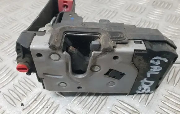 Opel Zafira B Rear door lock 13210739