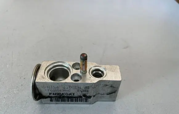 Mercedes-Benz ML W164 Air conditioning (A/C) expansion valve A1648300084