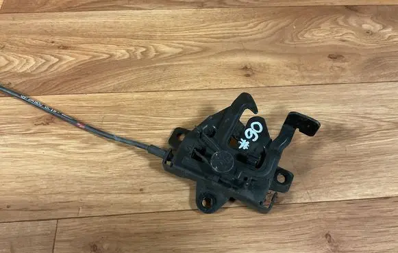 Hyundai i30 Engine bonnet/hood lock/catch 2R800