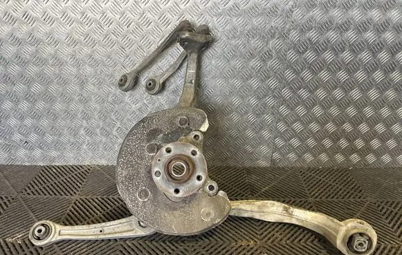 Audi Q5 SQ5 8R Front wheel hub spindle knuckle 