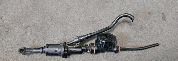 Chevrolet HHR Clutch slave cylinder 24231367 2423367