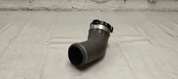 Volvo XC90 Intercooler hose/pipe 32222272