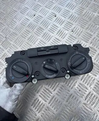 Volkswagen Touran I Climate control unit 