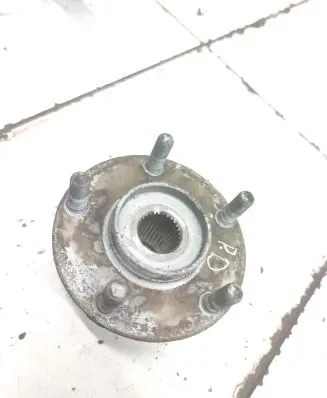 Nissan Juke I F15 Front wheel hub
