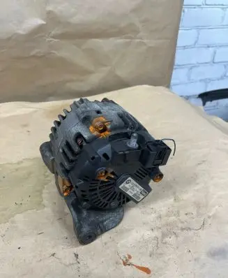 BMW 3 E90 E91 Generator/alternator 7802471 TG15C073 2543306B