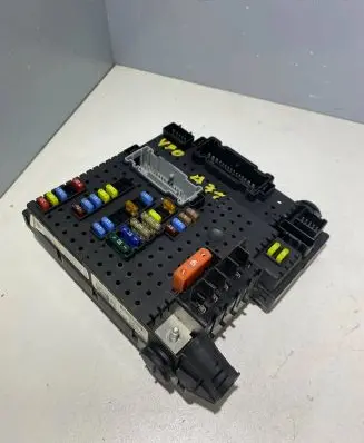 Volvo V70 Fuse module 8676391 12217799