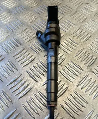 BMW 5 F10 F11 Fuel injector 7810702 0445110478