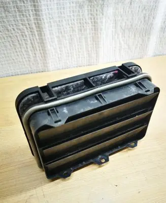 BMW 5 GT F07 Quarter panel pressure vent 9122453
