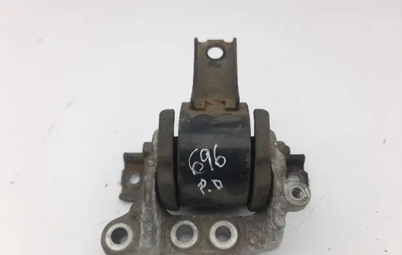 Mitsubishi Outlander Engine mount bracket