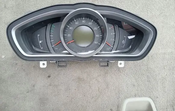 Volvo V40 Speedometer (instrument cluster) 31314484