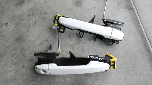 Toyota Avensis T270 Loading door exterior handle/bracket 126KM