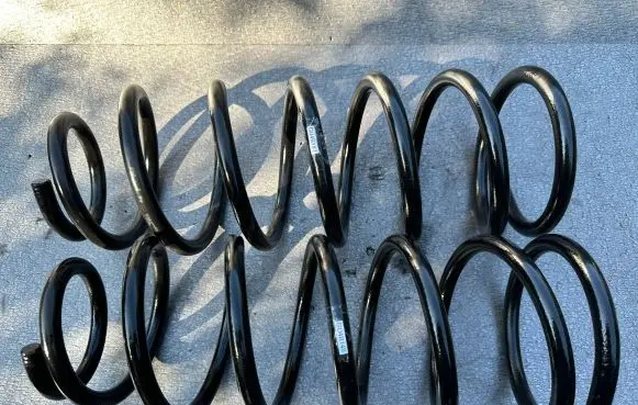 Nissan Patrol Y61 Front coil spring 54010VB924 54010VB92B 54010VB974