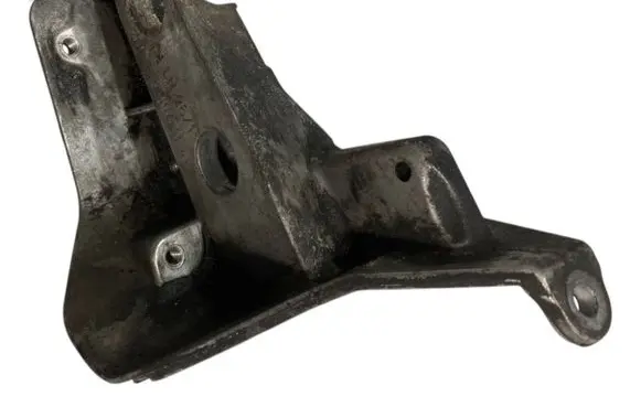 Mercedes-Benz C W204 Air filter cleaner box bracket assembly A6460941141