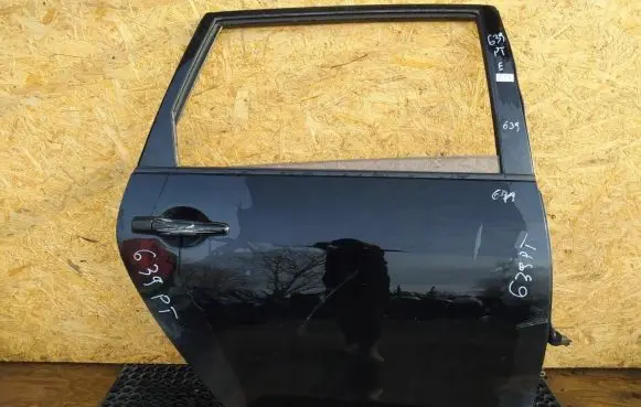 Mitsubishi Grandis Rear door