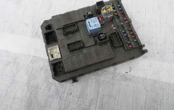 Citroen C8 Fuse module 9649477280