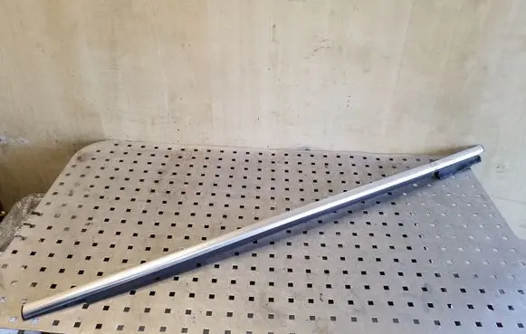 Volkswagen Tiguan Windshield trim 5N0837475E
