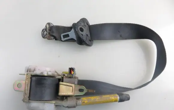 Toyota RAV 4 (XA10) Front seatbelt