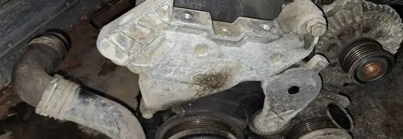 Engine mounting bracket