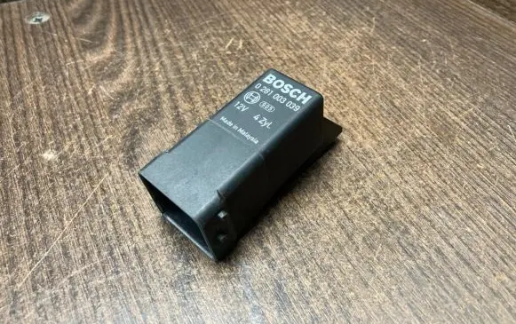 Iveco Daily 4th gen Glow plug pre-heat relay 0281003039