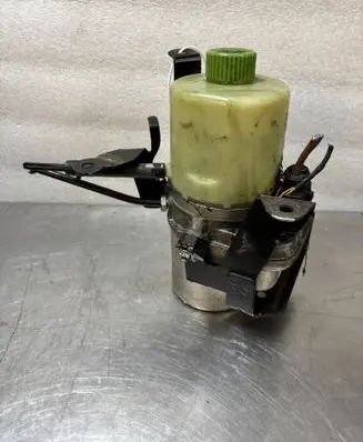 Skoda Fabia Mk2 (5J) Power steering pump 6R0423156C