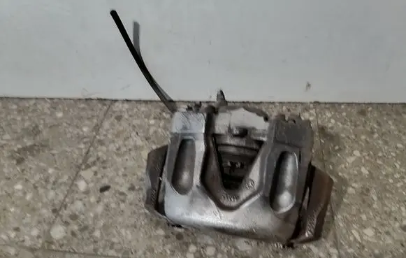 Mercedes-Benz E W212 Front brake caliper