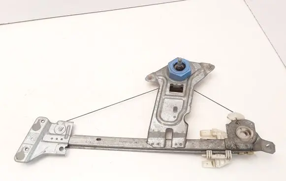 Rear door manual window regulator