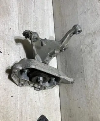 Renault Clio V Gearbox mounting bracket 112533062R