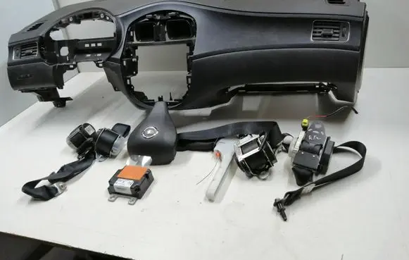 Nissan Pulsar Airbag set with panel 682003ZL0A
