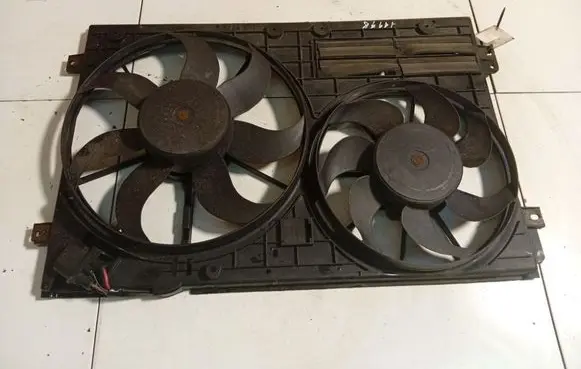 Volkswagen PASSAT CC Radiator cooling fan shroud 
