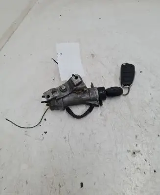 Volkswagen Golf IV Ignition lock 4B090585C