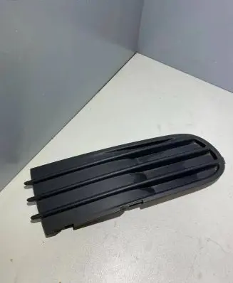 Volvo V50 Front bumper lower grill 30657010