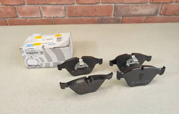 BMW 3 E90 E91 Brake pads (front) 6794917 6783542 6776161