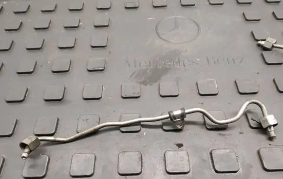Mercedes-Benz GLK (X204) Fuel injector supply line/pipe 