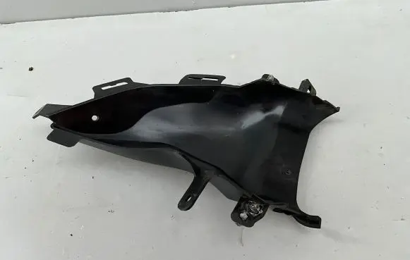 Chevrolet Camaro Intercooler air channel guide 84078626