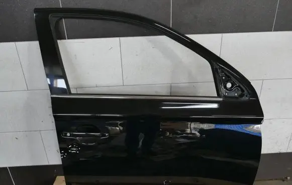 Mitsubishi Outlander Front door