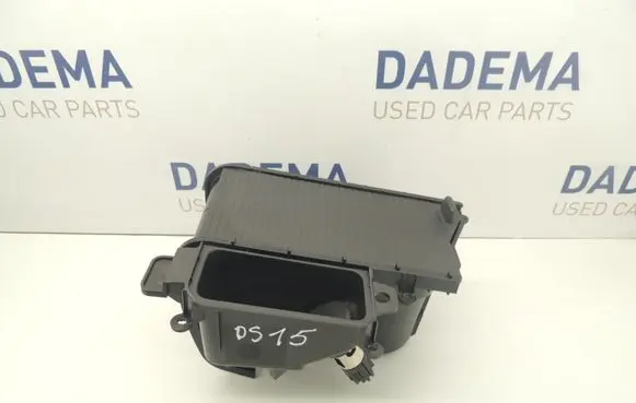 Cup holder front