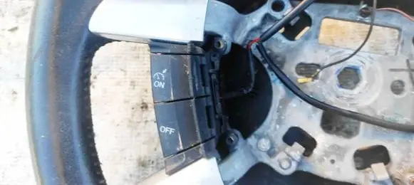 Ford C-MAX I Steering wheel buttons/switches 