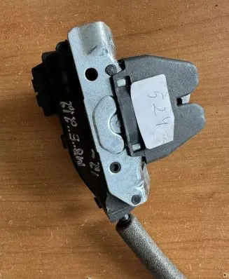 Mercedes-Benz E W212 Tailgate exterior lock A2047500185