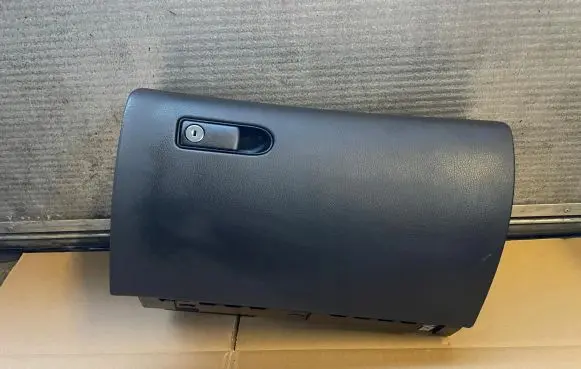 Mercedes-Benz C W205 Glove box 2056803205