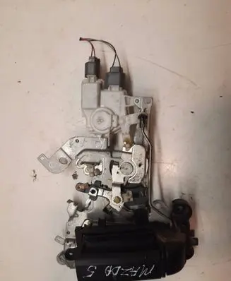Mazda 5 Sliding door lock C2357397X