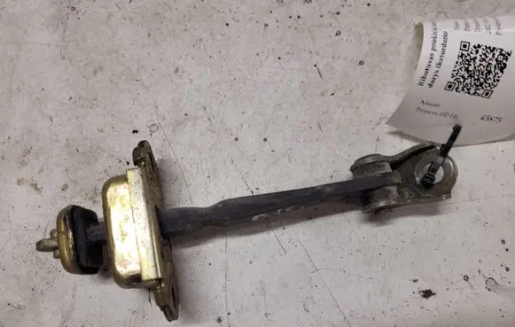 Nissan Primera Front door check strap stopper