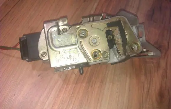 Mazda 323 F Rear door lock