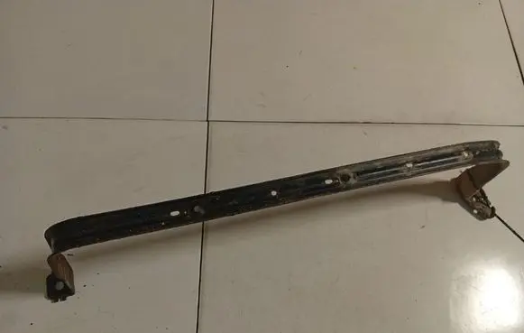 Volvo V50 Fuel tank mounting bracket