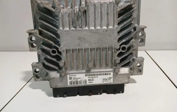 Ford Fiesta Engine control unit/module 8V2112A650EC