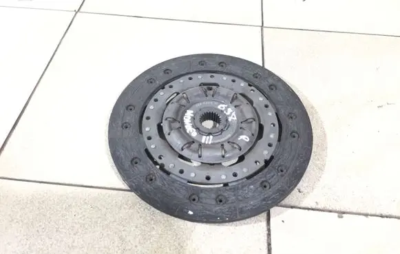 Ford Mondeo Mk III Clutch pressure plate 324030410